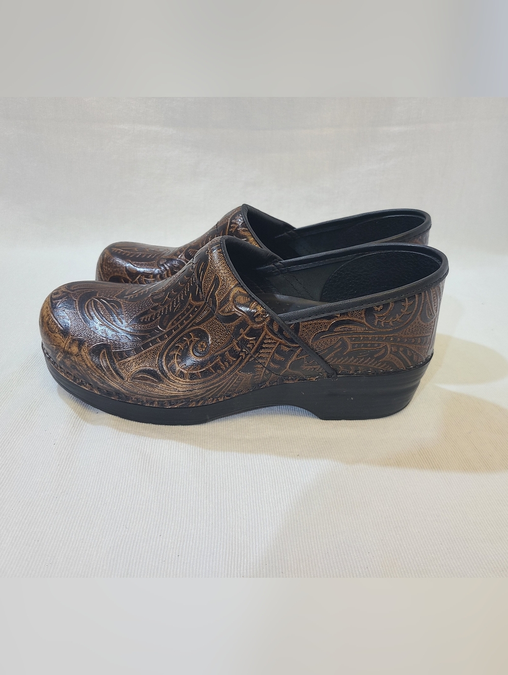 Womens Dansko Professional Textured Clog Size 9.5-10 EU 40 Color: Brown